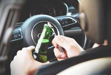 Strážníky v Kralupech zaměstnala opilá řidička. Nedokázala ani fouknout do alkohol testeru Strážníky v Kralupech zaměstnala opilá řidička. Nedokázala ani fouknout do alkohol testeru